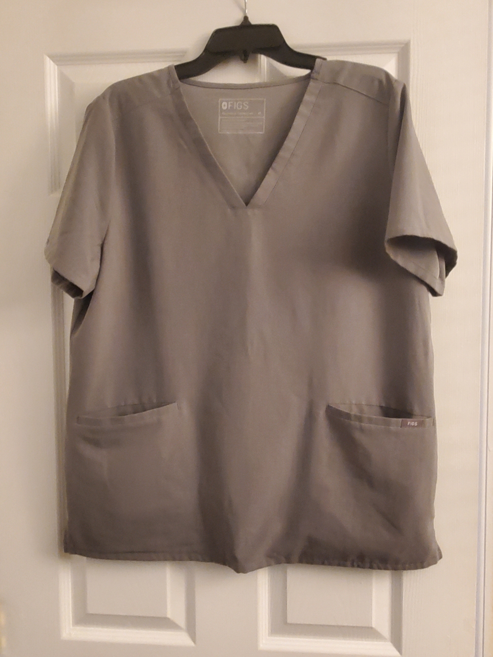 FIGS Men’s V-Neck Scrub Top - Gray XL
